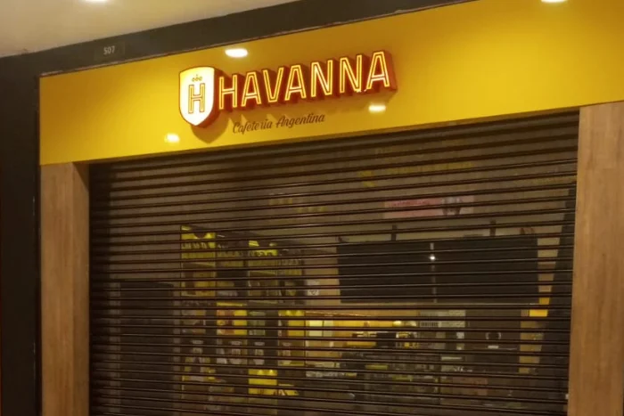 Serviço de porta de aço realizado 1