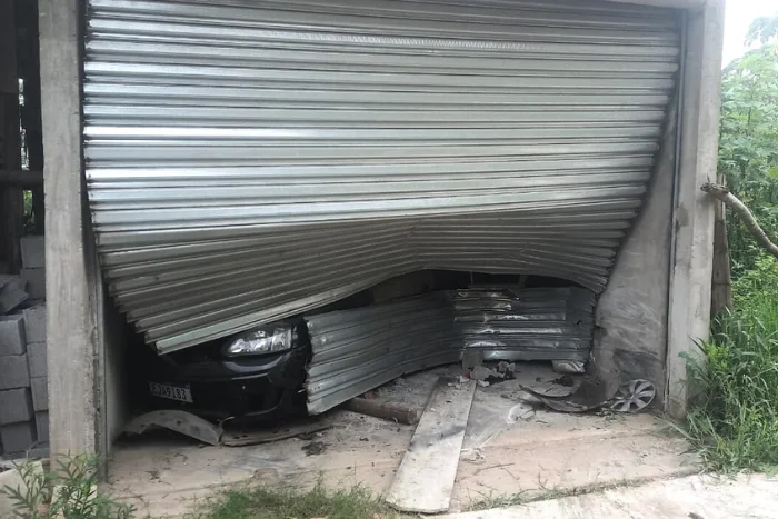 Serviço de porta de aço realizado 8